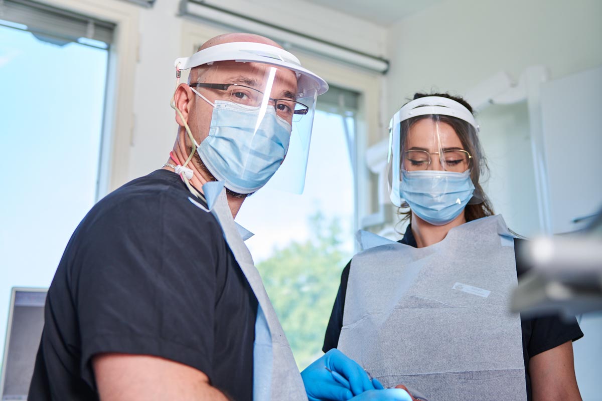 Tandläkare och tandsköterska på Bio Oral Dental